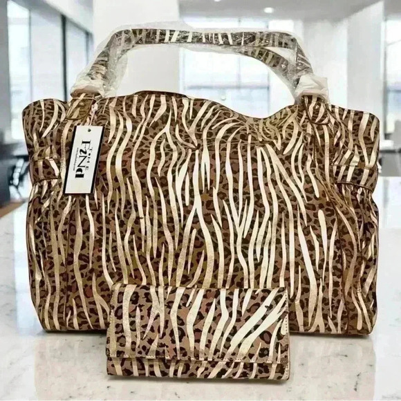 The Find Handbags - The Find Animal Tote w/Wallet